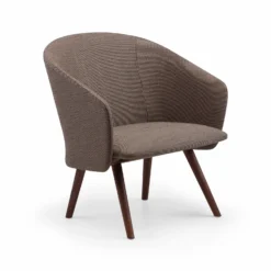 Saia Lounge Chair By Matthew Hilton For De La Espada