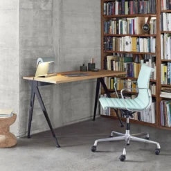 Compas Direction By Vitra -Finest Furniture Shop 4778040 CompasDirectionAluminiumChairCorkStoolLampedeBureauHexagonalContainersEamesHouseBirdDeskClockNightClock v fullbleed 1440x 78a8a68c 630b 46ff b84a aa020d0c4dce