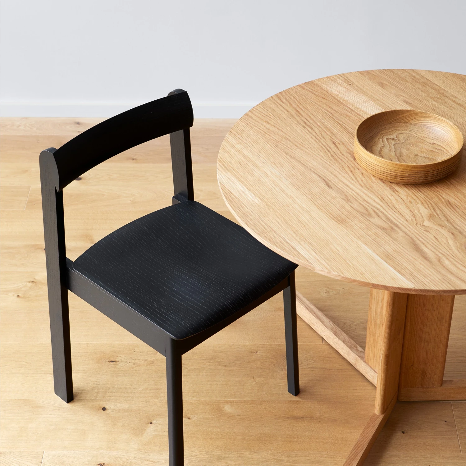 Trefoil Round Table Ø75cm By Form And Refine 6 Trefoil Round Table Ø75cm By Form And Refine - Image 6